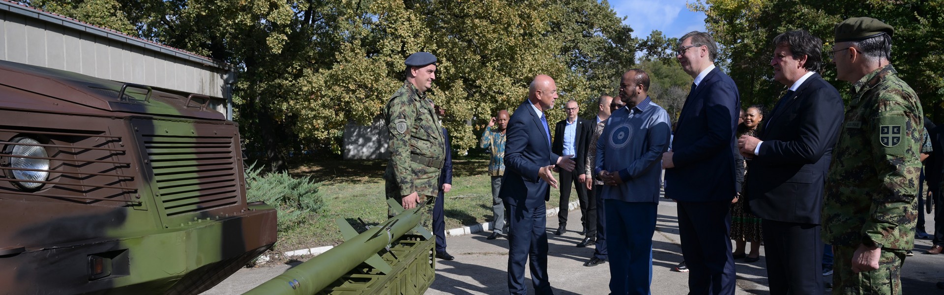  Председник Вучић и краљ Мсвати III присуствовали приказу дела средстава наоружања и војне опреме 