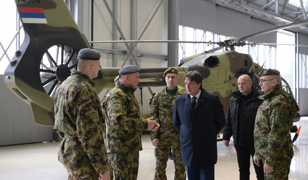 Minister Gašić visits members of 98th Air Brigade