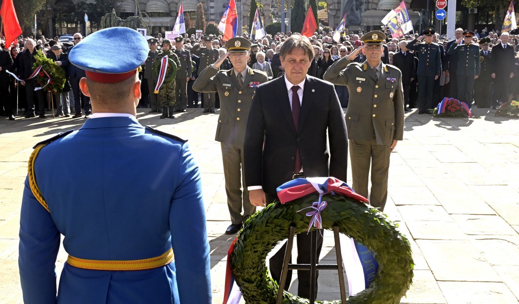 Министар Гашић предводио државну церемонију полагања венаца на Гробљу ослободилаца Београда