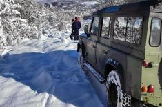 Vojska Srbije pomaže građanima u otklanjanju posledica obilnih snežnih padavina