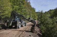 Serbian Armed Forces help to repair roads in Kuršumlija Municipality