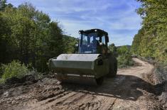 Serbian Armed Forces help to repair roads in Kuršumlija Municipality