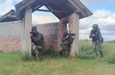 Reconnaissance units conduct tactical training