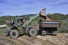 Serbian Armed Forces help to repair roads in Kuršumlija Municipality