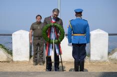 Председник Вучић положио венац крај Спомен-костурнице на Гучеву