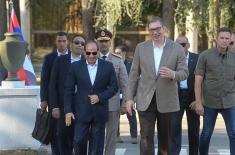 Председник Вучић и председник Египта ал Сиси стигли на приказ наоружања