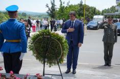 Minister of Defence lays wreath at Memorial to Victims of NATO Aggression on Varvarin Bridge