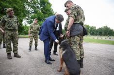  Ministar Gašić obišao Centar za obuku pasa u Nišu
