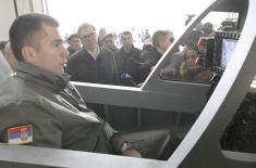 Predsednik Vučić obišao novonabavljena sredstva naoružanja i vojne opreme za Vojsku Srbije
