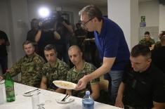 President Vučić with SAF members in Loznica barracks