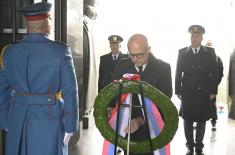 Министар Вучевић положио венац на Споменик Незнаном јунаку поводом Дана примирја 
