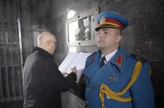 Министар Вучевић положио венац на Споменик Незнаном јунаку поводом Дана примирја 