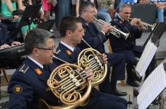 Serbian and British military orchestras give open-air concert