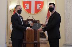 Minister Stefanović presents scholarships to 23 young people