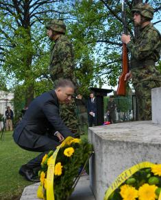 Министар Стефановић положио венац на гробљу Комонвелта