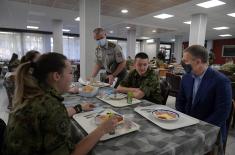 Minister Stefanović with Military Grammar School and Secondary Vocational Military School students