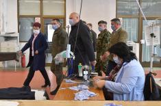 Ministar Vulin u Vranju: „Jumko“ dnevno proizvede 20.000 zaštitnih maski
