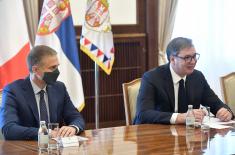 Sastanak predsednika Vučića sa ambasadorom Republike Francuske 
