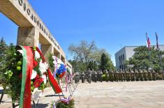 Wreaths laid to mark Victory over Fascism Day