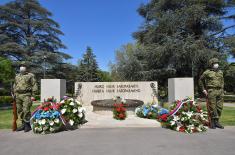 Wreaths laid to mark Victory over Fascism Day