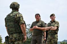 Министар Гашић обишао припаднике Војске Србије у Копненој зони безбедности 