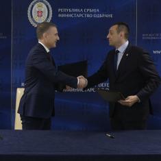Ministers Stefanović and Vulin sign pilot training agreement