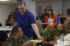 President Vučić with SAF members in Loznica barracks