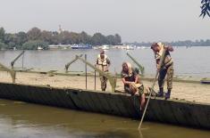 SAF members re-install pontoon bridge to Lido Beach